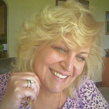 Cindy D. customer portrait
